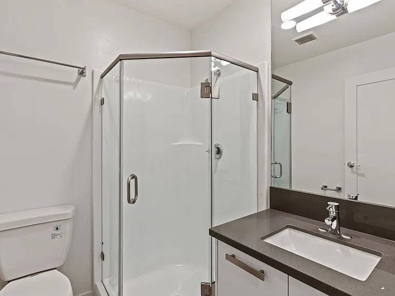 810 Crenshaw — Photo 31