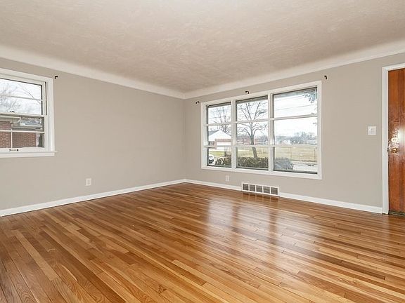 2nd image of 1541 Silver St