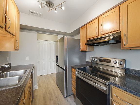 5th image of 900 Perrie Dr APT 204
