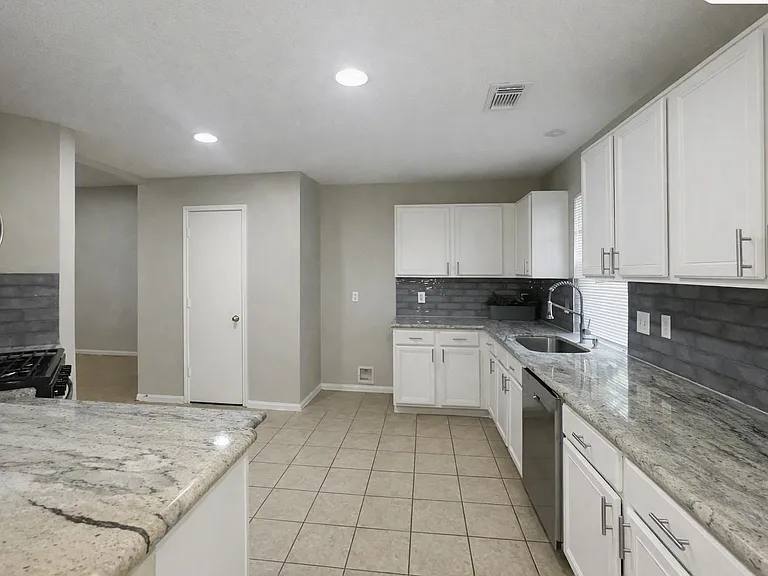 17150 Summer Hollow Dr — Photo 4