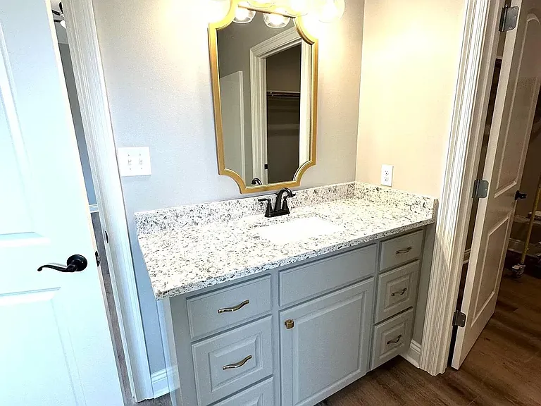 130 Liberty Dr — Photo 7