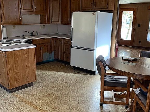 Eat in Kitchen  15'10"x15'5"