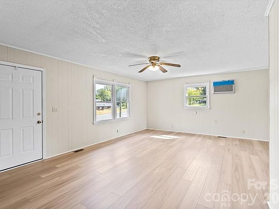 5th image of 417 W Buckoak St