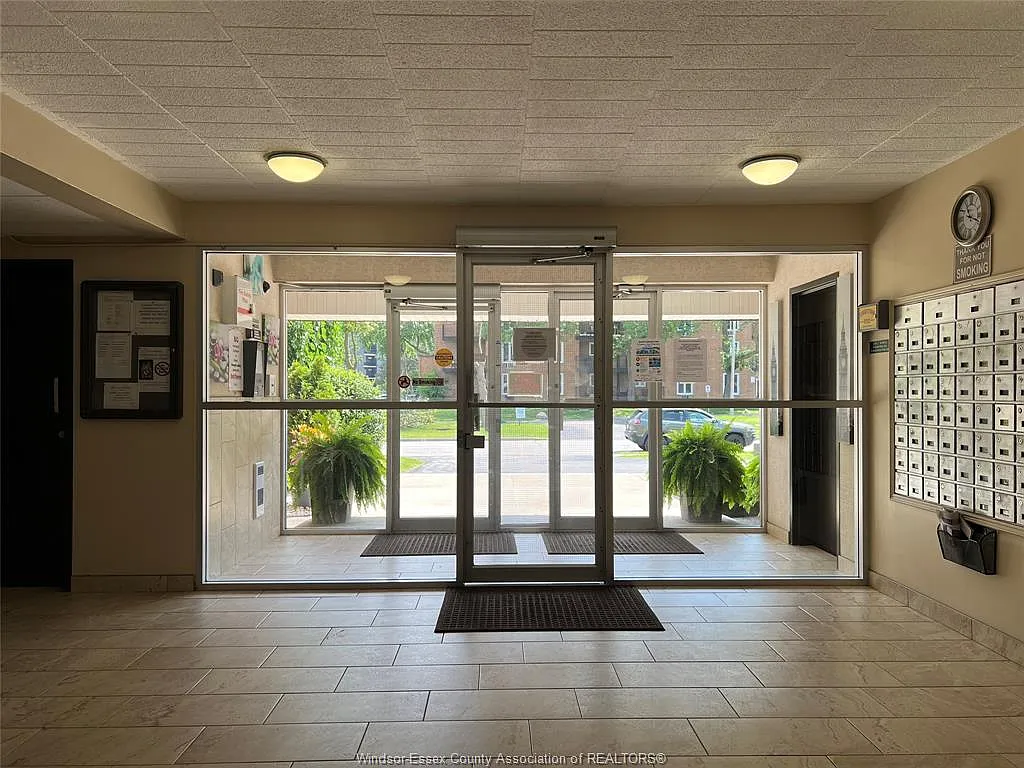 2 bed, 1.0 bath, $1,625 — Photo 2
