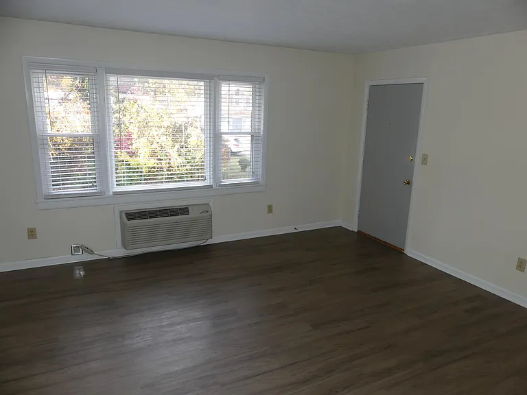80 Princetlonia Dr #4 — Photo 7