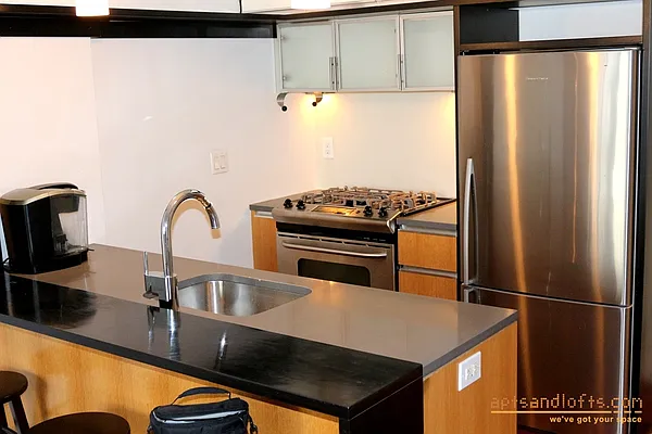 Rented by aptsandlofts.com | media 15