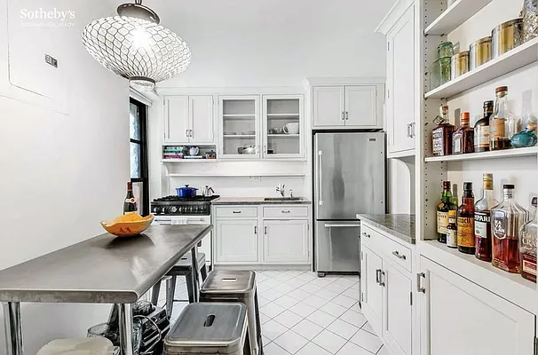 Sold by Sotheby's International Realty | media 5