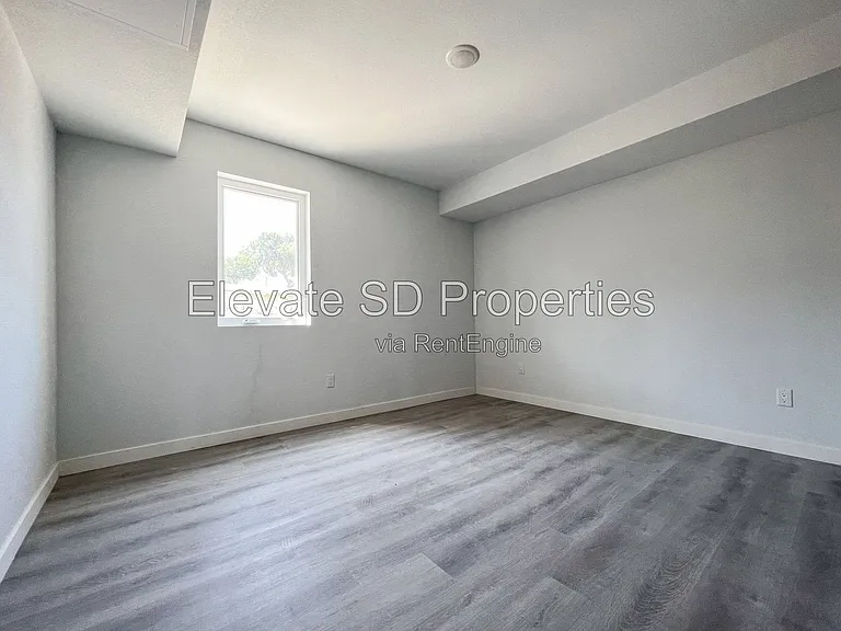1819 E 9th St #105 — Photo 4