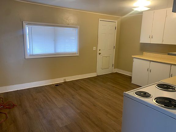 2nd image of 212 6th Ave W
