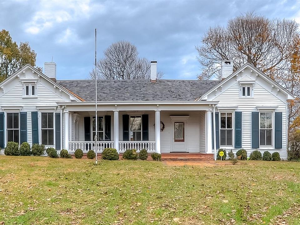 2nd image of 4567 Briar Hill Rd