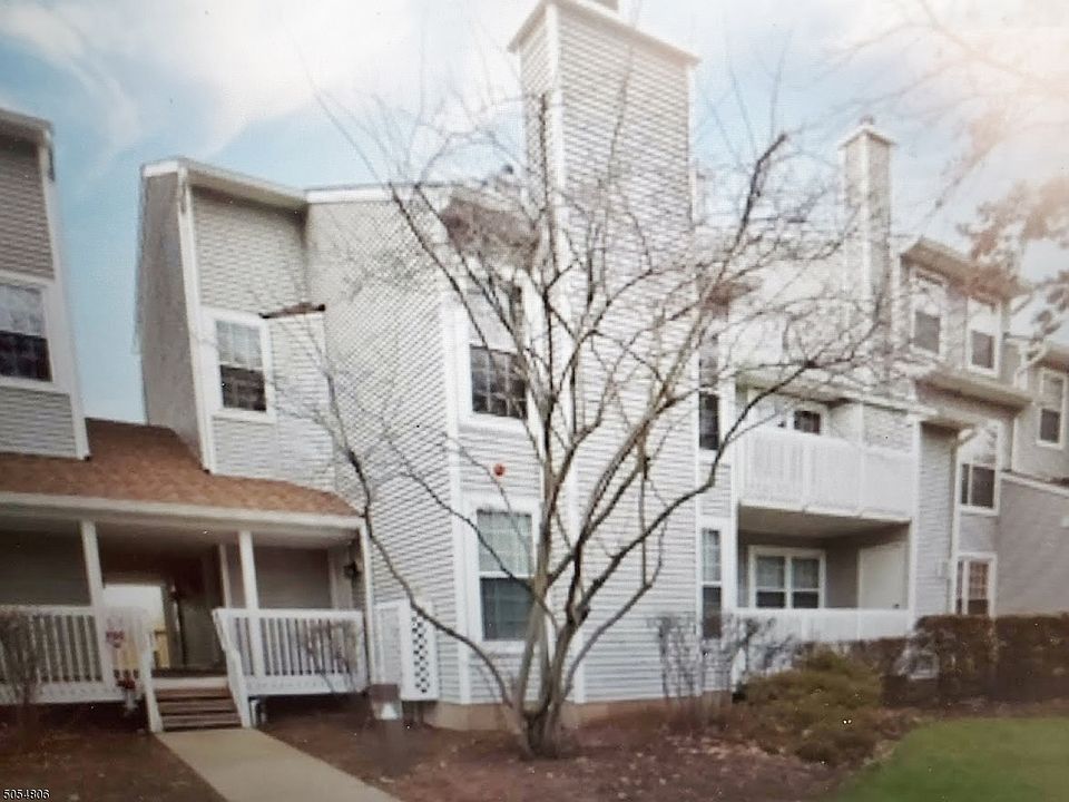 1st image of 13 Cliff Dr