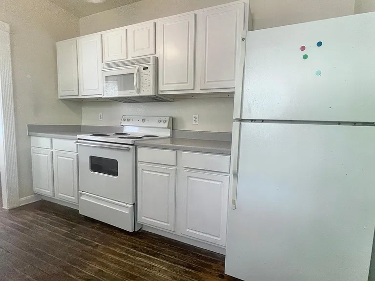 2202 Leon St — Photo 11