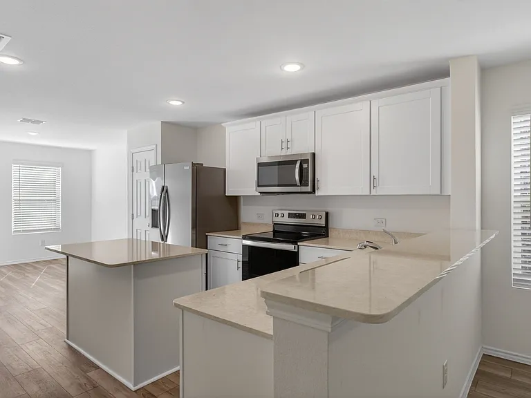 605 Grenada Lake Dr — Photo 15