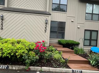 7237 Woods Crossing Dr #7237, Roanoke, VA 24018