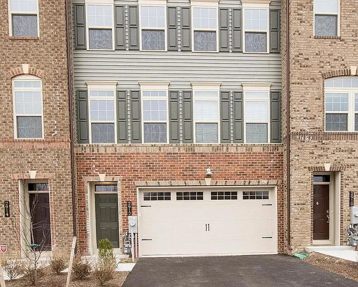 2912 Middleham Ct — Photo 1