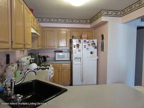 2nd image of 110 Blythe Pl
