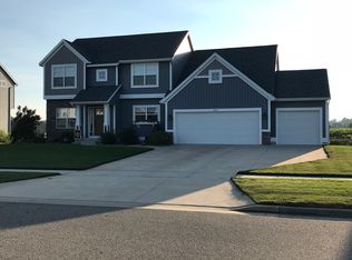 2411 Kinnrow Ave NW, Grand Rapids, MI 49534