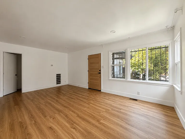 2822 Waverly Dr — Photo 3