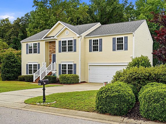 2nd image of 405 Dogwood Creek Pl