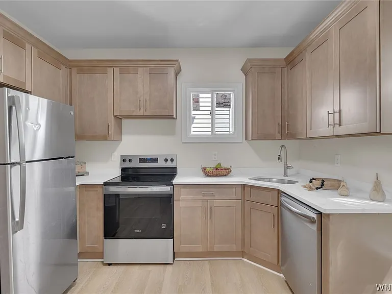 1097 Tonawanda St — Photo 16
