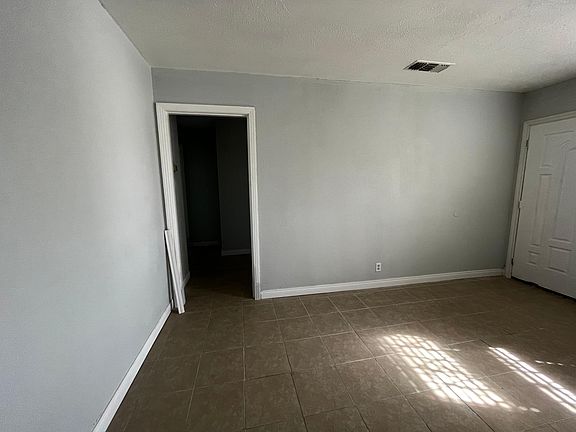 5th image of 1268 Lakeview Ave
