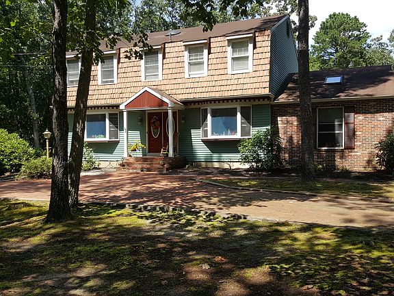 Front house circular drivewa