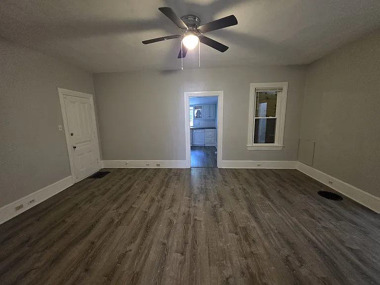 277 E Broadway — Photo 13