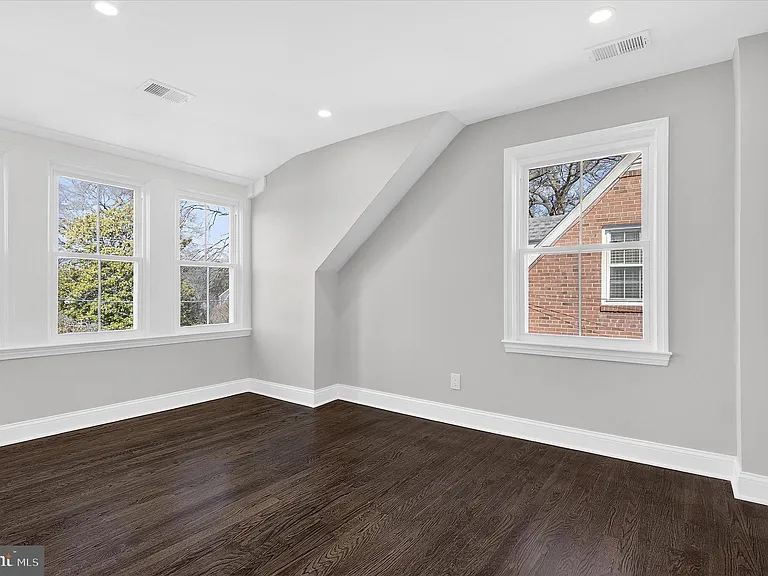 1607 N Glebe Rd — Photo 23