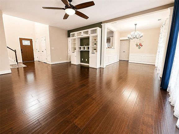 5th image of 660 Alstonefield Dr