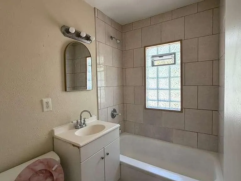 Unit Photo