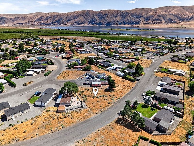 5th image of 306 Agate Lane SW