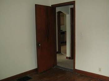 4th image of 499 N Warren Ave