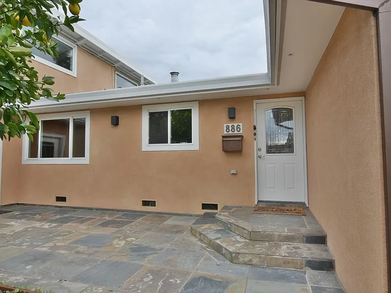 886 Bayleaf Ct — Photo 2