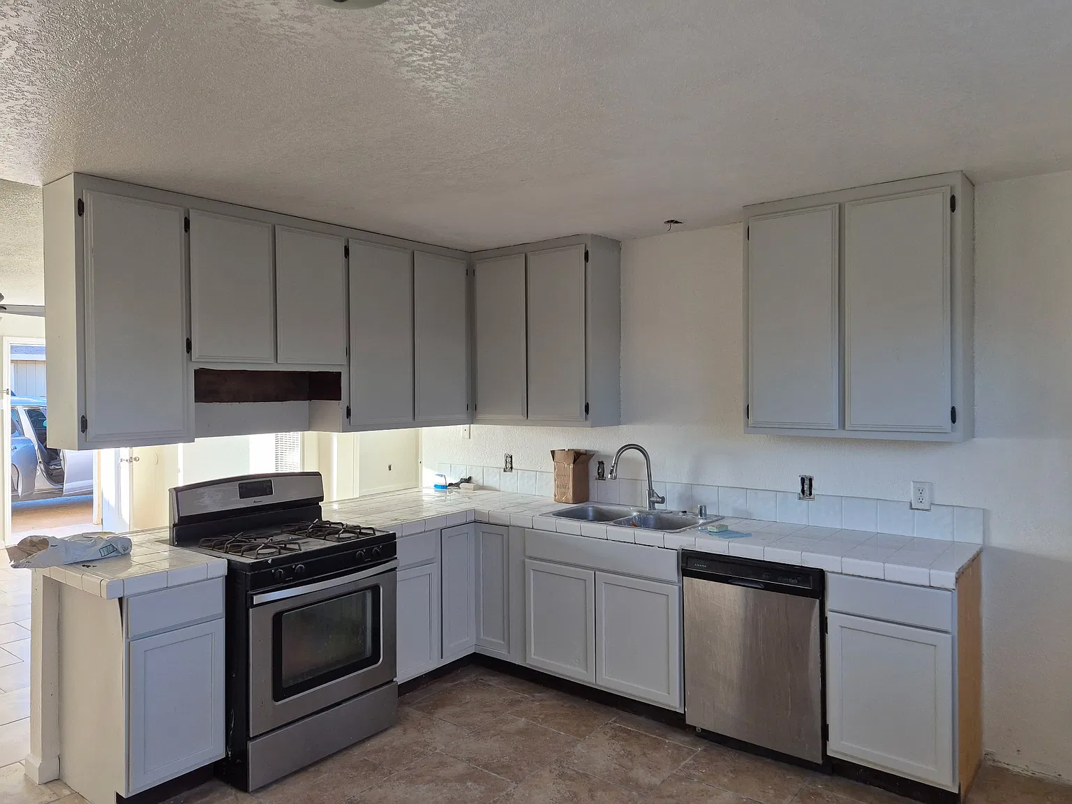 2 bed, 950 sqft, $1,750 — Photo 3