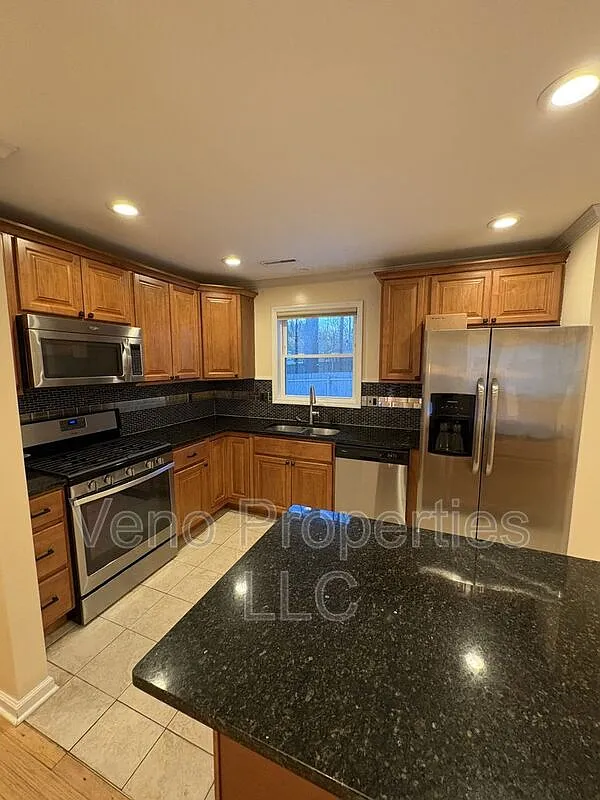 Building Photo - 330 Louden Rd