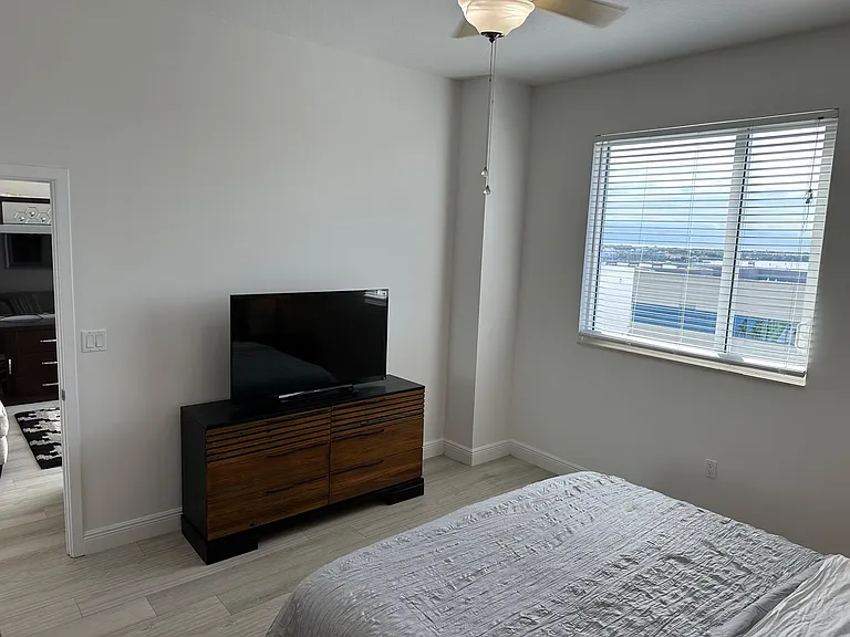 1551 N Flagler Drive Lph #17 — Photo 18