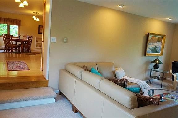 5th image of 315 Antoinette Ave