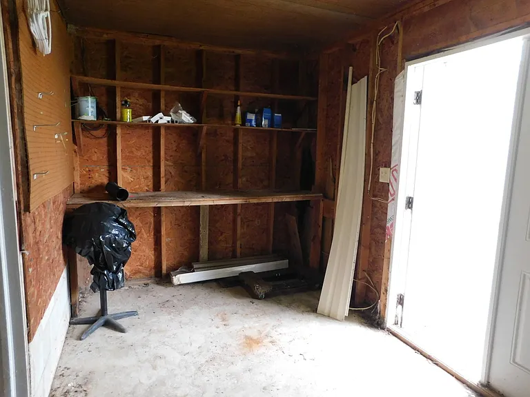 210 Ainsley Rd — Photo 21