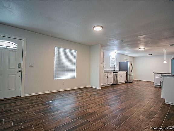 4th image of 2413 Pecan Ave
