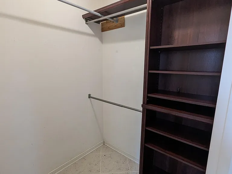 9516 Brentwood Blvd — Photo 14