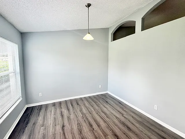 1081 Leeward Dr — Photo 3