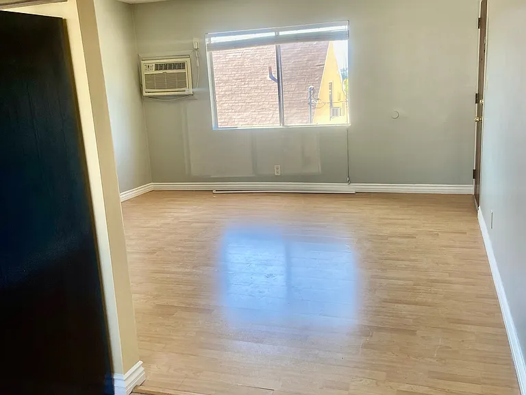 2711 Bellevue Ave #5 — Photo 9