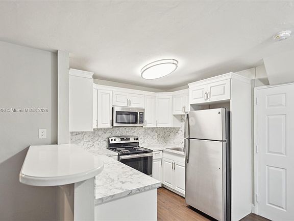 5th image of 226 E Gateway Blvd