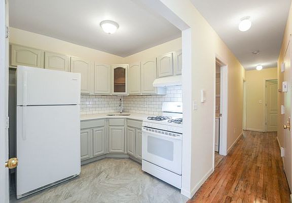 3rd image of 657 Cauldwell Ave #3