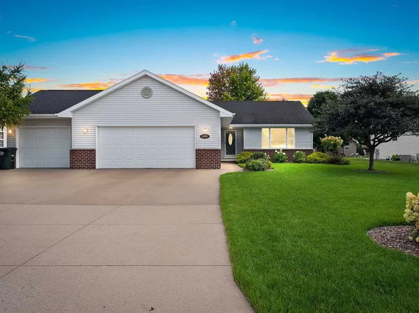2339 Deer Prairie Dr, Neenah, WI 54956