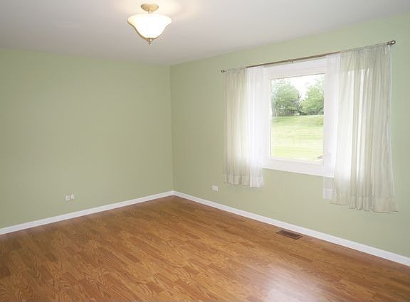 5th image of 251 Waterman Dr
