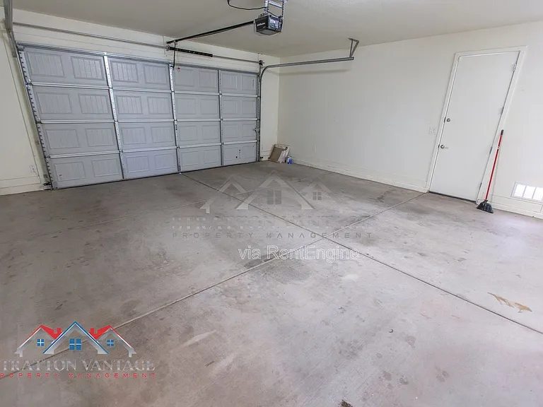 16264 W Canterbury Dr — Photo 26