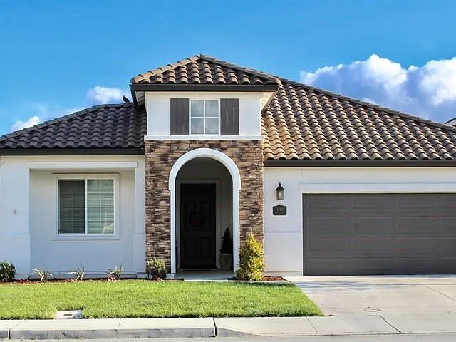 1761 Monte Vista Dr photo 1