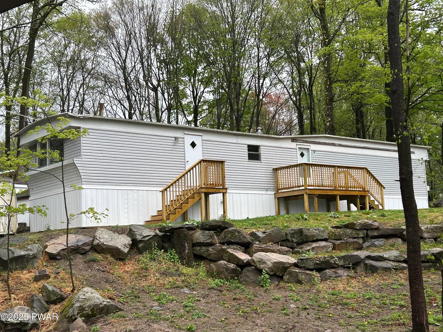 126 Middle Rd photo 1