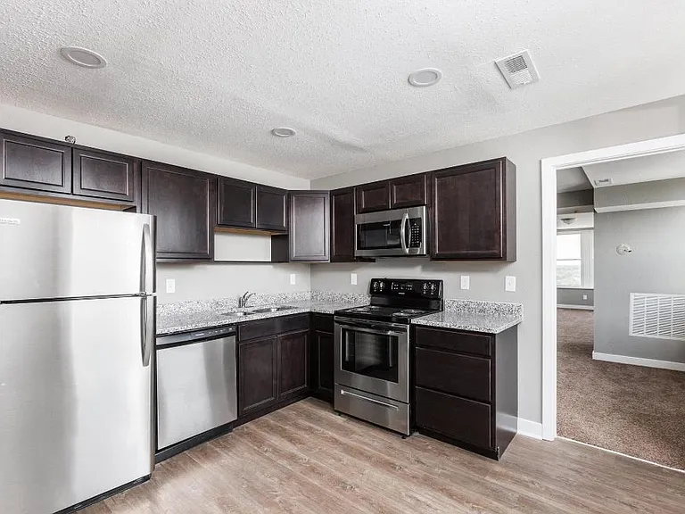 Anderson Tower Apartments — Photo 11